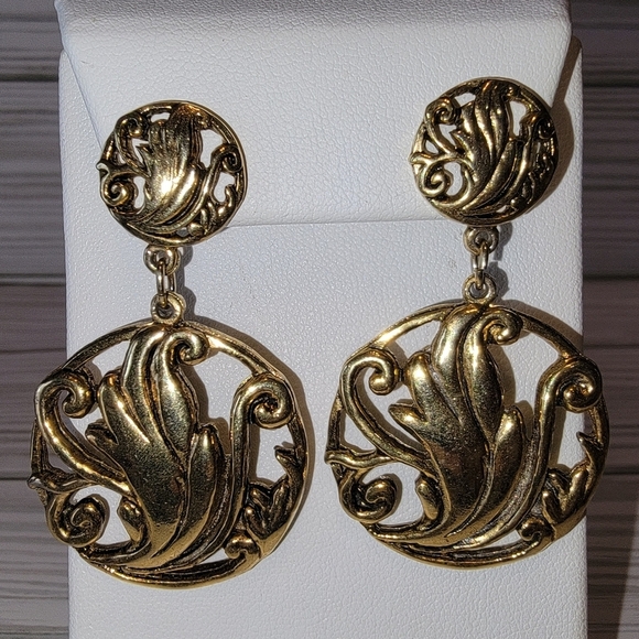 D5 Vintage Gold-tone GJD Pierced Dangle Earrings - Picture 1 of 2